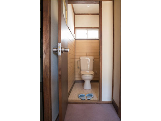 トイレリフォーム工事　ビフォー